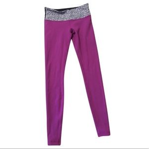 Black/ dark pink reversible Lululemon leggings